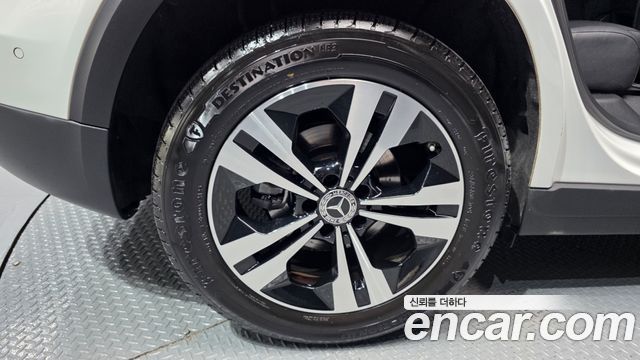 Mercedes-Benz GLB-Class GLB220