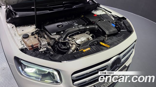 Mercedes-Benz GLB-Class GLB220