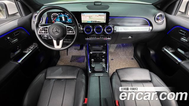 Mercedes-Benz GLB-Class GLB220