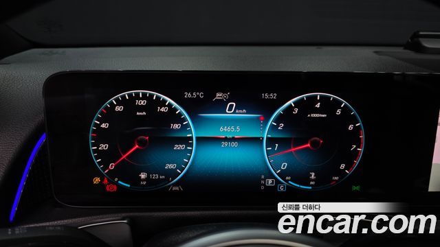 Mercedes-Benz GLB-Class GLB220