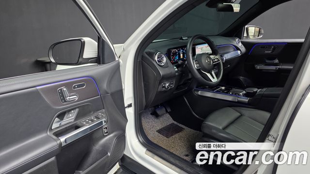 Mercedes-Benz GLB-Class GLB220