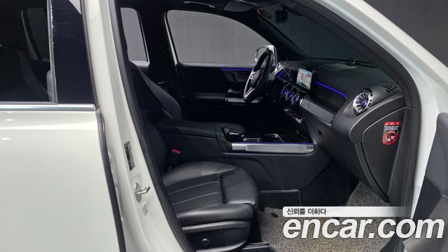 Mercedes-Benz GLB-Class GLB220