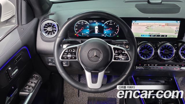 Mercedes-Benz GLB-Class GLB220