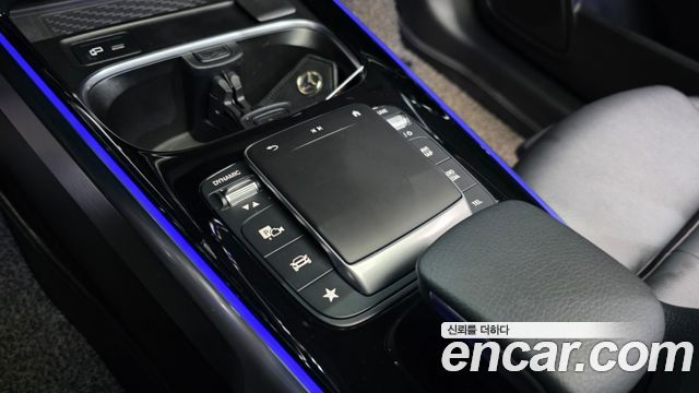Mercedes-Benz GLB-Class GLB220
