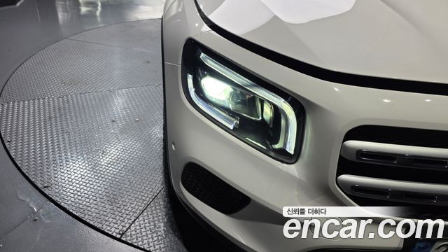 Mercedes-Benz GLB-Class GLB220