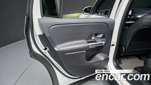 Mercedes-Benz GLB-Class GLB220