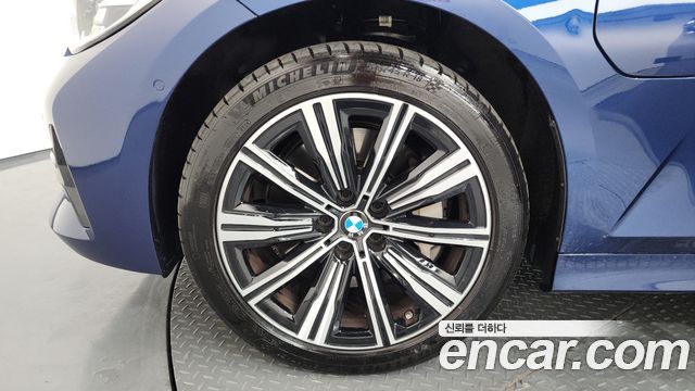 BMW 3-Series 330e Luxury