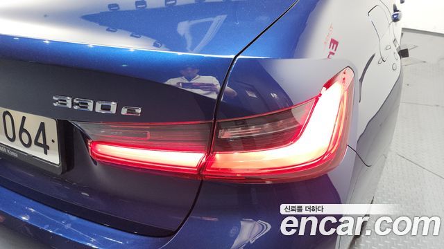 BMW 3-Series 330e Luxury