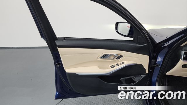 BMW 3-Series 330e Luxury