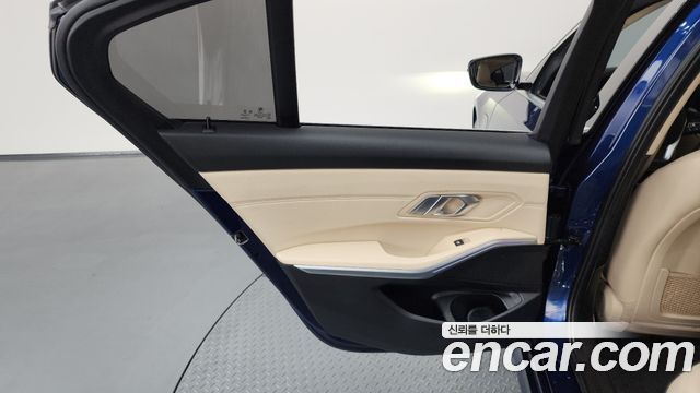 BMW 3-Series 330e Luxury