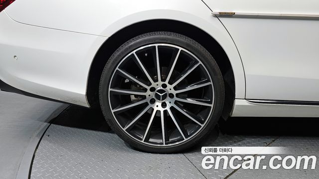 Mercedes-Benz E-Class E300 4MATIC Avnatgarde