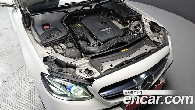 Mercedes-Benz E-Class E300 4MATIC Avnatgarde