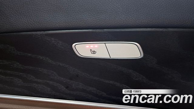 Mercedes-Benz E-Class E300 4MATIC Avnatgarde