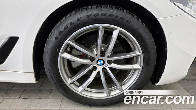 BMW 5-Series 520d xDrive M Sport Package Plus