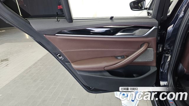 BMW 5-Series 530i xDrive M Sport Package