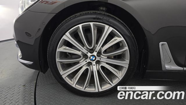 BMW 7-Series 750Li xDrive