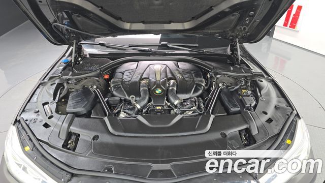BMW 7-Series 750Li xDrive