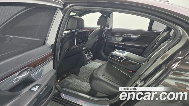 BMW 7-Series 750Li xDrive