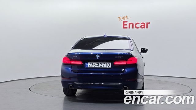 BMW 5-Series 520i Luxury