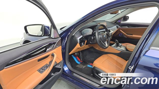 BMW 5-Series 520i Luxury