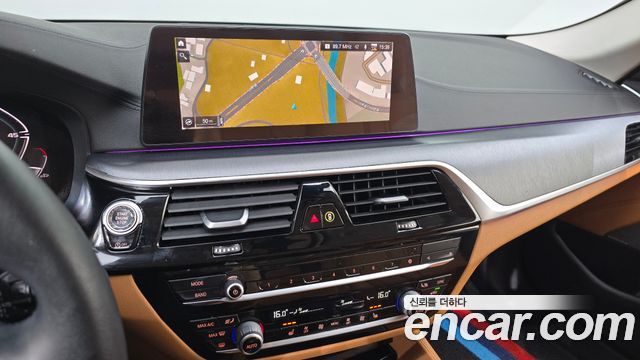 BMW 5-Series 520i Luxury