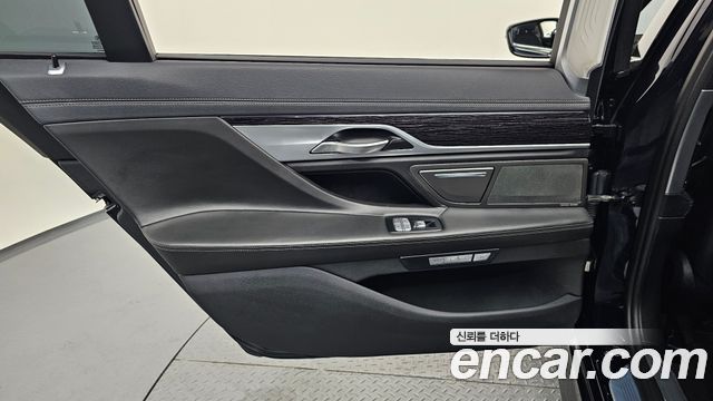 BMW 7-Series 740Li xDrive M Sport Package