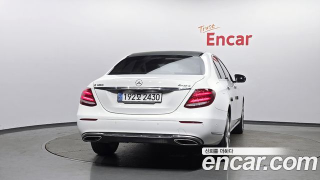 Mercedes-Benz E-Class E300 4MATIC Exclusive
