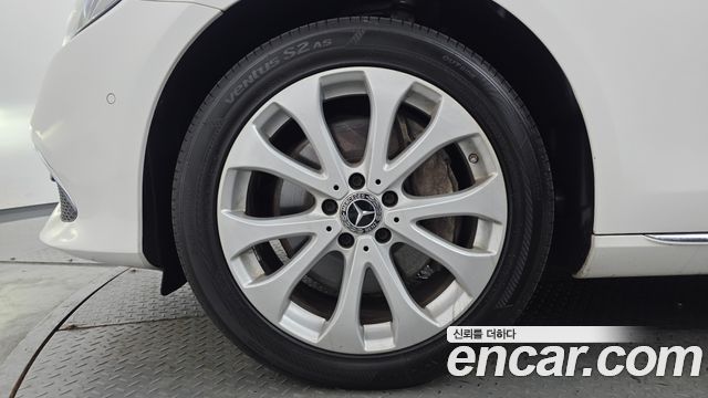 Mercedes-Benz E-Class E300 4MATIC Exclusive