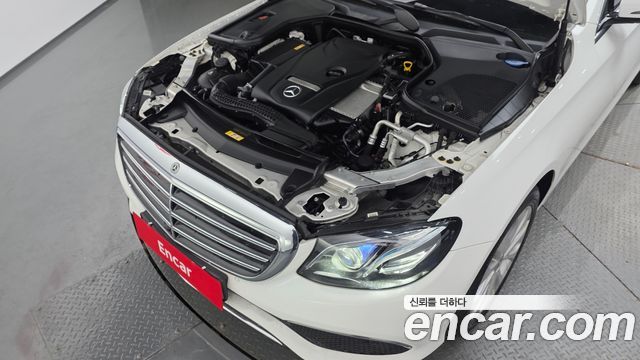 Mercedes-Benz E-Class E300 4MATIC Exclusive