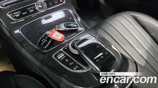 Mercedes-Benz E-Class E300 4MATIC Exclusive