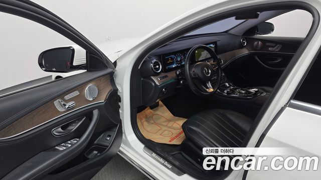 Mercedes-Benz E-Class E300 4MATIC Exclusive