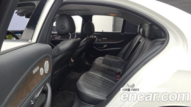 Mercedes-Benz E-Class E300 4MATIC Exclusive