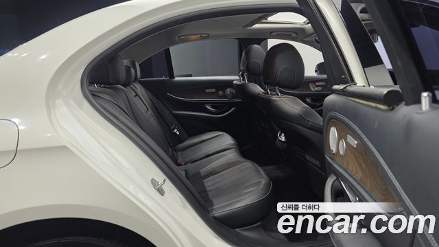 Mercedes-Benz E-Class E300 4MATIC Exclusive
