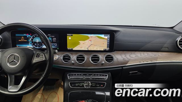Mercedes-Benz E-Class E300 4MATIC Exclusive