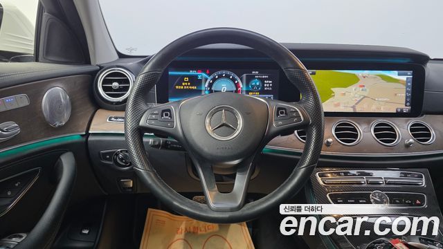 Mercedes-Benz E-Class E300 4MATIC Exclusive