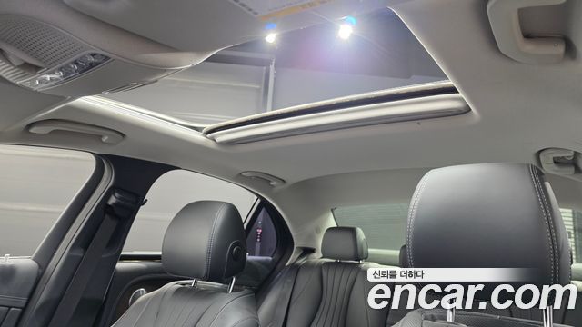 Mercedes-Benz E-Class E300 4MATIC Exclusive