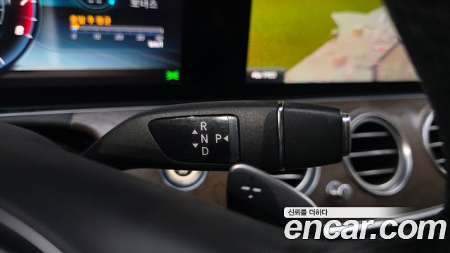 Mercedes-Benz E-Class E300 4MATIC Exclusive