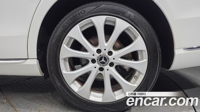 Mercedes-Benz E-Class E300 4MATIC Exclusive