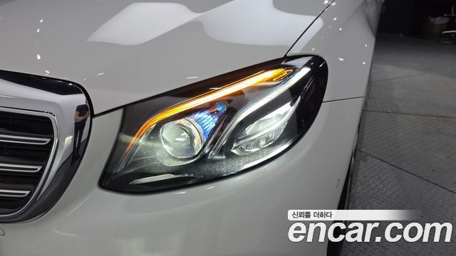 Mercedes-Benz E-Class E300 4MATIC Exclusive