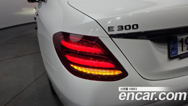 Mercedes-Benz E-Class E300 4MATIC Exclusive