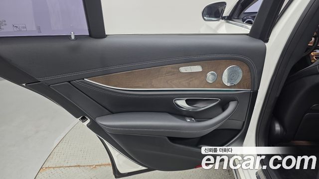 Mercedes-Benz E-Class E300 4MATIC Exclusive