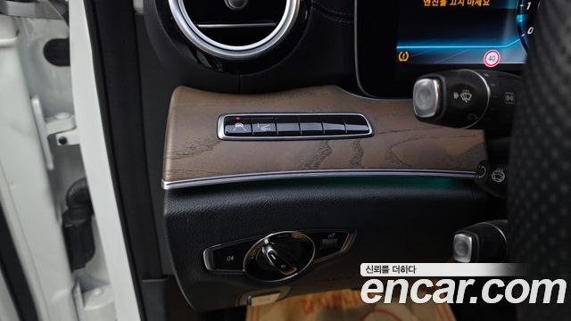 Mercedes-Benz E-Class E300 4MATIC Exclusive
