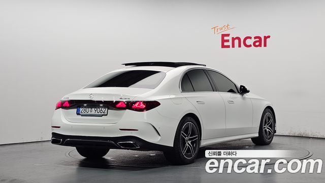 Mercedes-Benz E-Class E300 4MATIC AMG Line