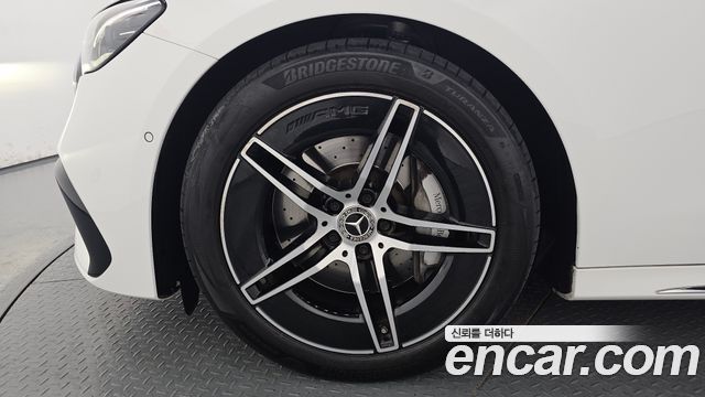 Mercedes-Benz E-Class E300 4MATIC AMG Line
