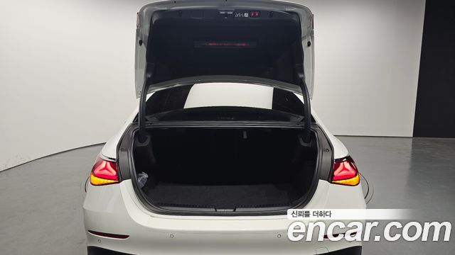 Mercedes-Benz E-Class E300 4MATIC AMG Line