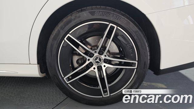 Mercedes-Benz E-Class E300 4MATIC AMG Line