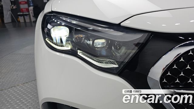 Mercedes-Benz E-Class E300 4MATIC AMG Line