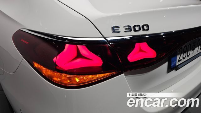 Mercedes-Benz E-Class E300 4MATIC AMG Line