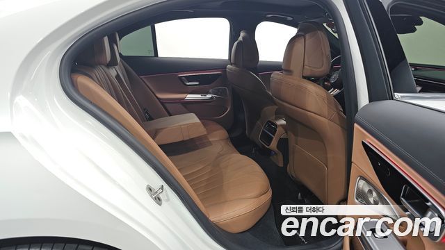 Mercedes-Benz E-Class E300 4MATIC AMG Line