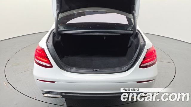 Mercedes-Benz E-Class E220d Avantgarde